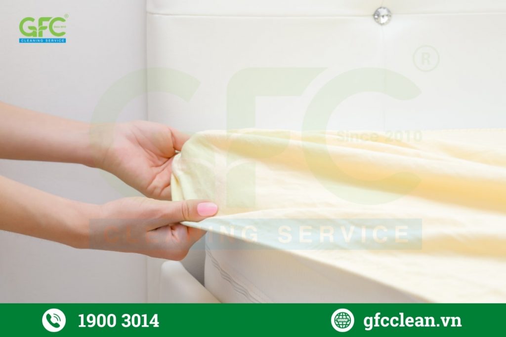 Thay và giặt sạch ga giường thường xuyên sẽ bảo vệ bạn khỏi các tác nhân gây dị ứng da