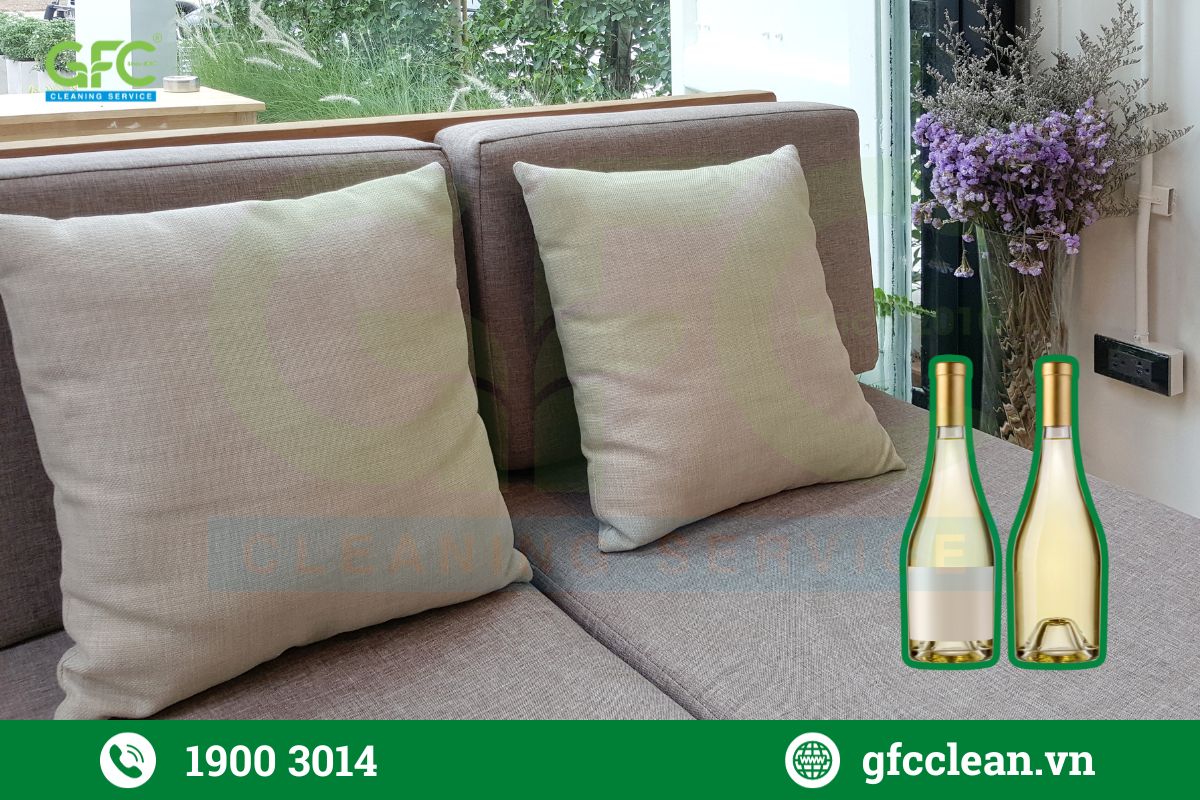Nước giặt sofa từ rượu trắng giúp loại bỏ mùi hôi trên ghế hiệu quả