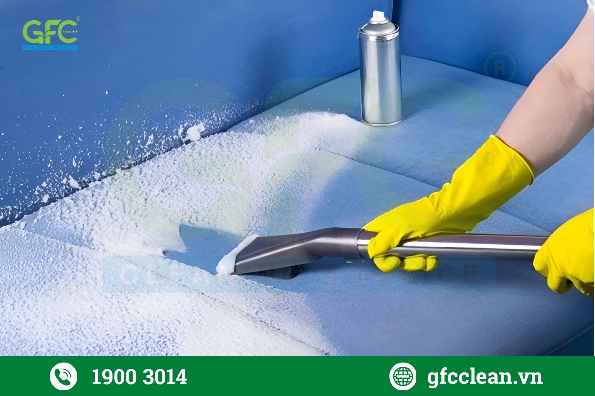 Hoá chất tẩy rửa có bọt làm sạch sâu trong từng sợi vải và giúp tiết kiệm chi phí 