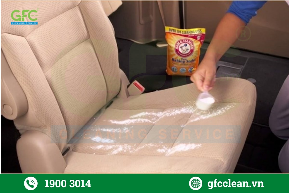 Nếu bạn mong muốn làm sạch ghế ô tô với các thành phần tự nhiên, hãy dùng baking soda hoặc chanh